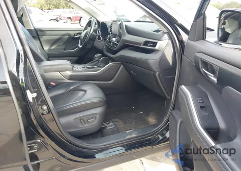 2021 Toyota Highlander Xle z USA, uszkodzony, nr VIN 5TDGZRAH8MS035207